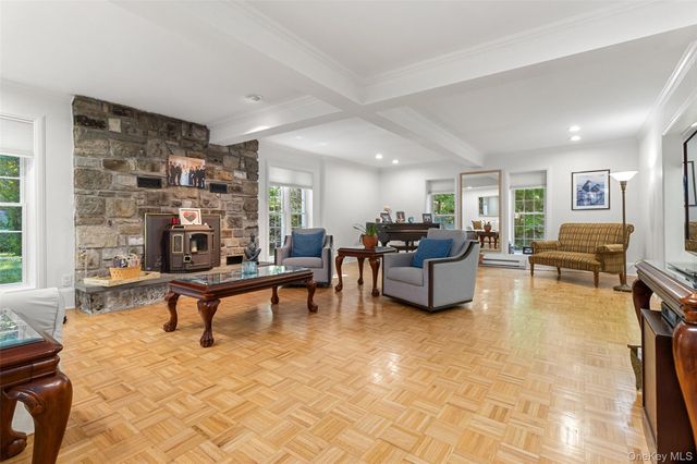8 Rock Hill Road, Mahopac, NY 10541