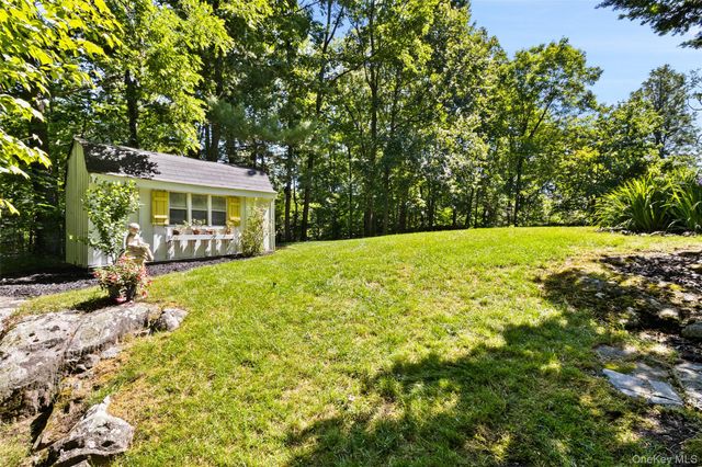 8 Rock Hill Road, Mahopac, NY 10541