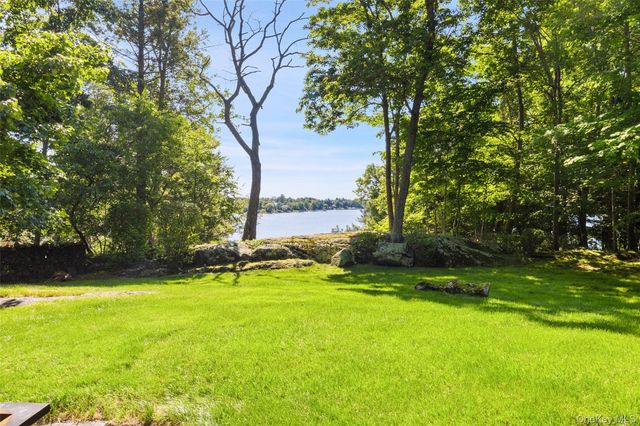 8 Rock Hill Road, Mahopac, NY 10541