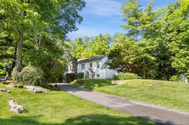 8 Rock Hill Road, Mahopac, NY 10541