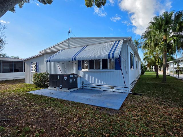 5 Yolanda Lane, Port St Lucie, FL 34952