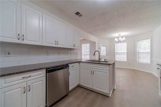 522 Towler Shoals View, Loganville, GA 30052