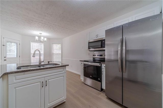 522 Towler Shoals View, Loganville, GA 30052