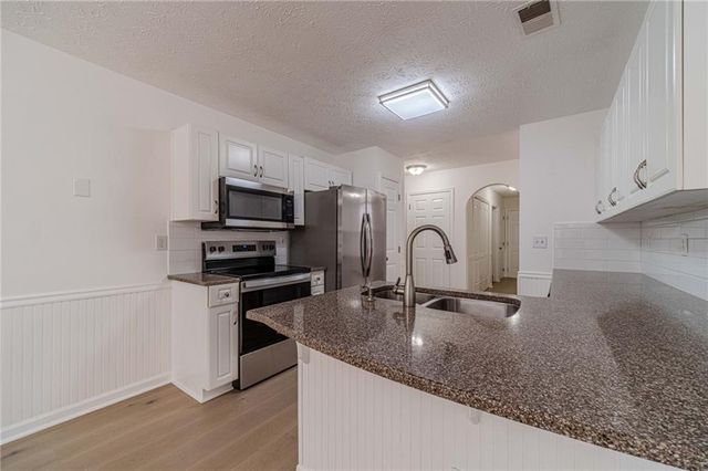 522 Towler Shoals View, Loganville, GA 30052