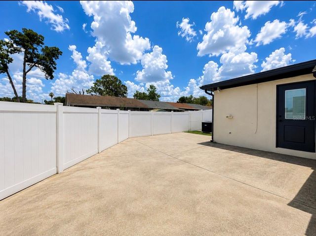8541 BRIAR GROVE CIRCLE, Tampa, FL 33615
