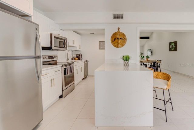8541 BRIAR GROVE CIRCLE, Tampa, FL 33615