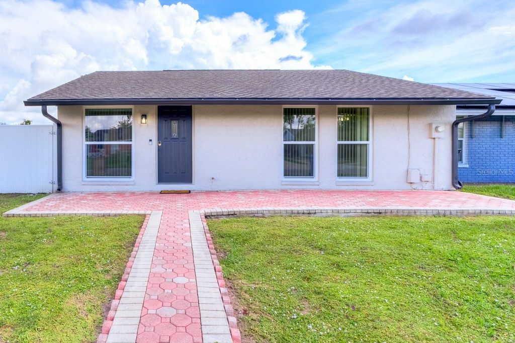 8541 BRIAR GROVE CIRCLE, Tampa, FL 33615
