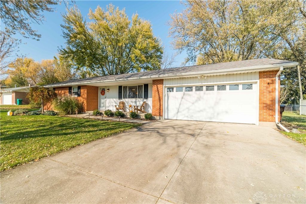 375 Coach Drive, Tipp City, OH 45371
