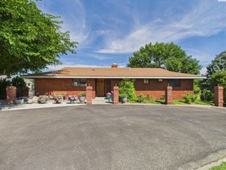 8111 W 10th Ave, Kennewick, WA 99336