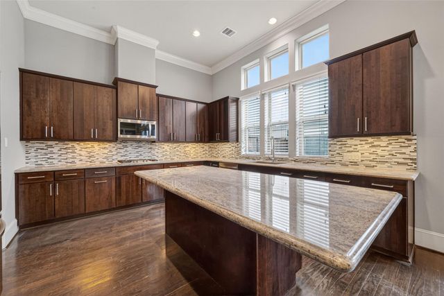 10917 Upland Park, Houston, TX 77043