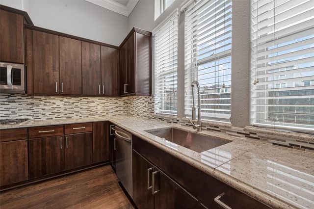 10917 Upland Park, Houston, TX 77043