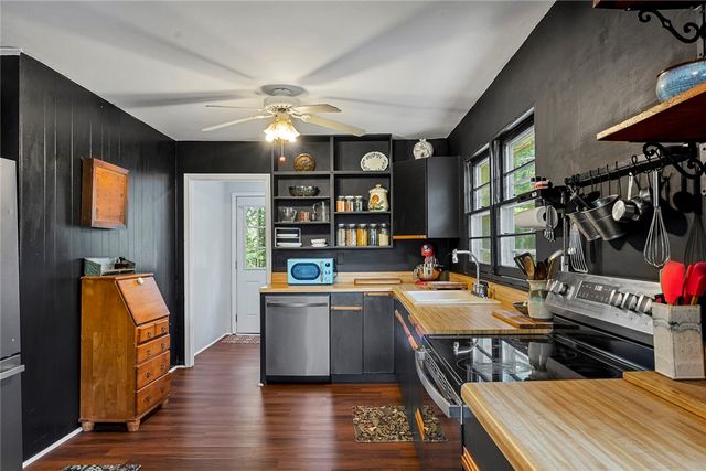 131 B D Johnston Road, Central, SC 29630