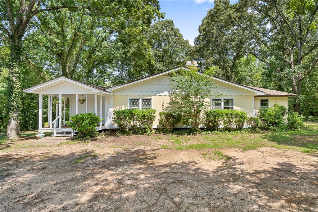 131 B D Johnston Road, Central, SC 29630