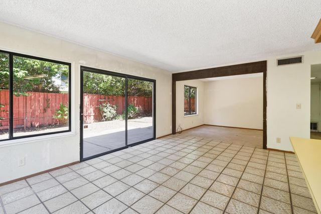7983 Stone Canyon Cir, Citrus Heights, CA 95610