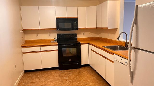 13 Dallas Dr 305, Dracut, MA 01826