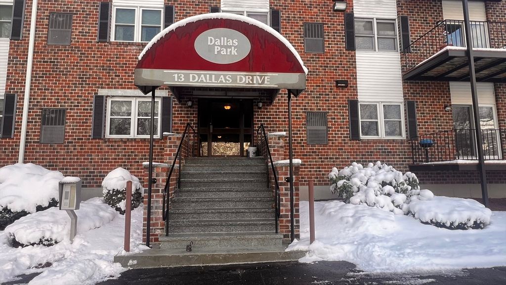 13 Dallas Dr 305, Dracut, MA 01826