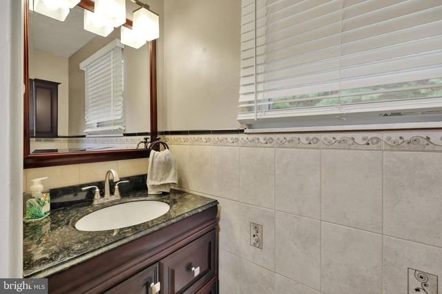 5 PARK RD, Reading, PA 19609