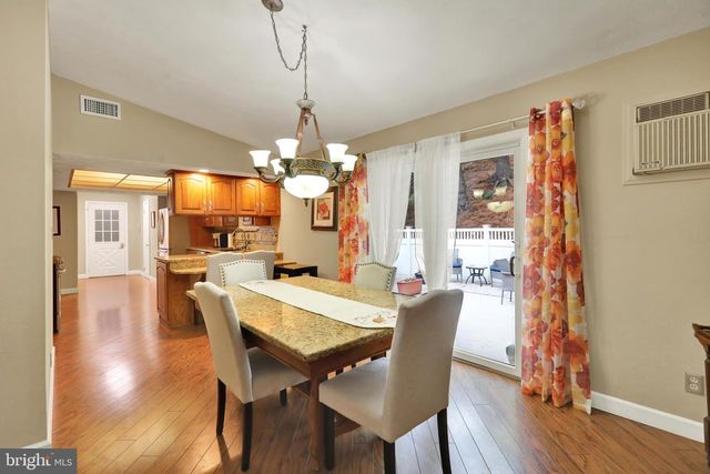 5 PARK RD, Reading, PA 19609