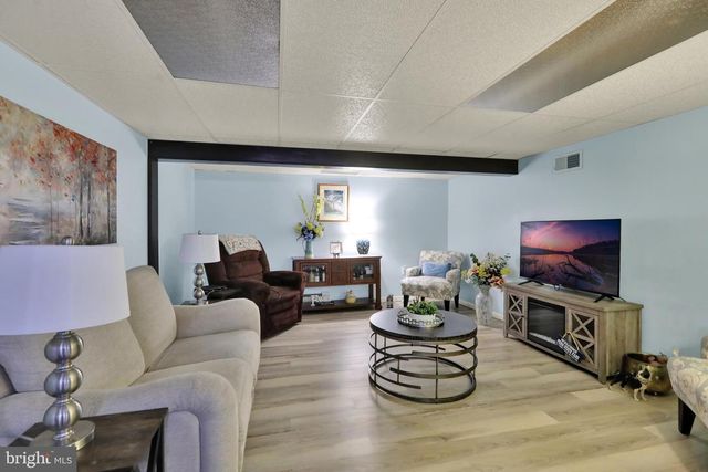 5 PARK RD, Reading, PA 19609