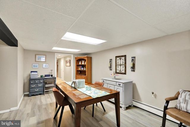 5 PARK RD, Reading, PA 19609