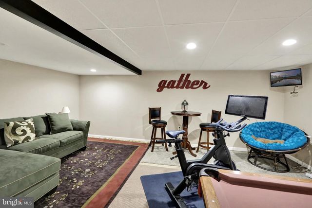 5 PARK RD, Reading, PA 19609