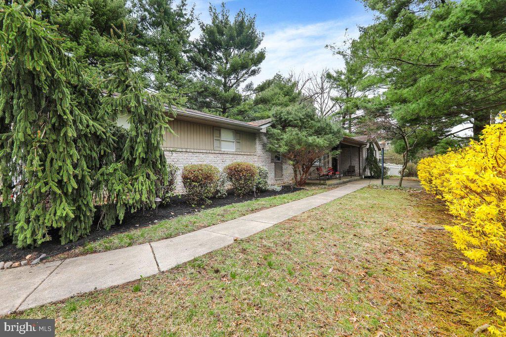 5 PARK RD, Reading, PA 19609