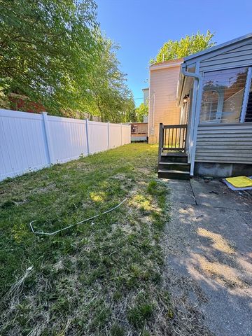 35 Standish St, Worcester, MA 01604