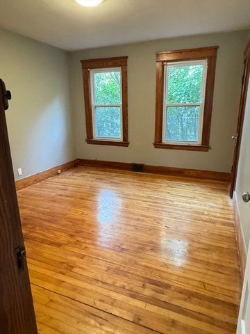 35 Standish St, Worcester, MA 01604