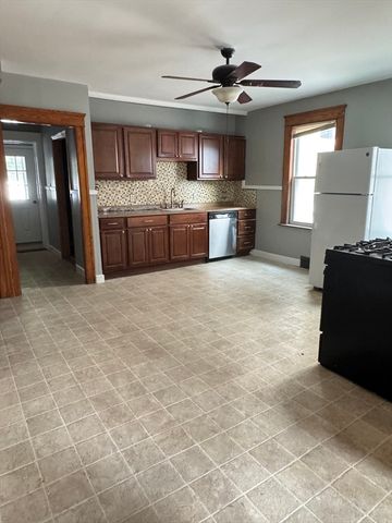 35 Standish St, Worcester, MA 01604