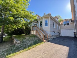 35 Standish St, Worcester, MA 01604