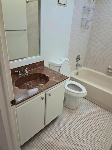 3301 NW 47th Terrace Unit 403, Lauderdale Lakes, FL 33319