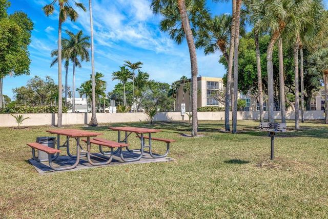 3301 NW 47th Terrace Unit 403, Lauderdale Lakes, FL 33319