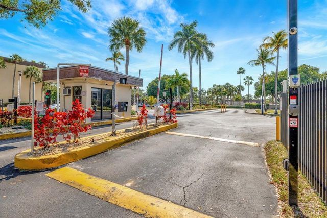 3301 NW 47th Terrace Unit 403, Lauderdale Lakes, FL 33319