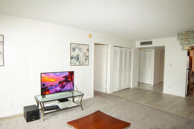 3301 NW 47th Terrace Unit 403, Lauderdale Lakes, FL 33319
