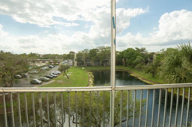 3301 NW 47th Terrace Unit 403, Lauderdale Lakes, FL 33319