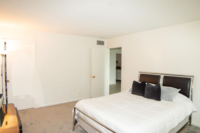 3301 NW 47th Terrace Unit 403, Lauderdale Lakes, FL 33319