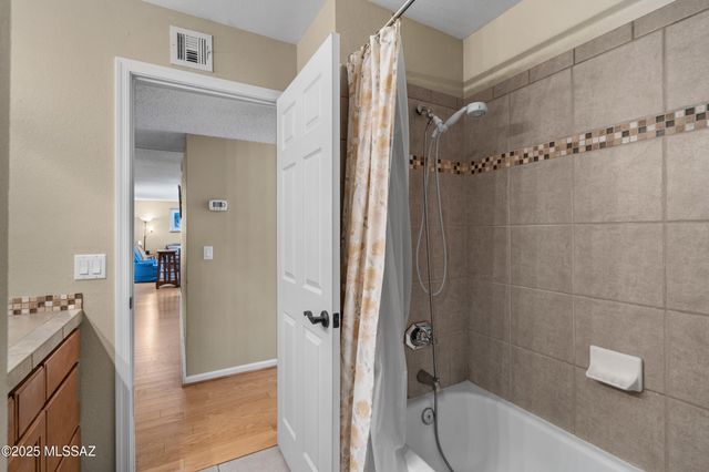 6471 N Tierra de las Catalinas Apt 71, Tucson, AZ 85718