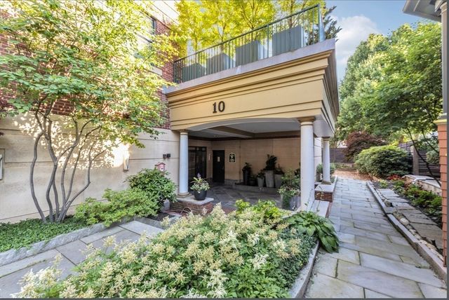 10 Vernon 305, Brookline, MA 02446