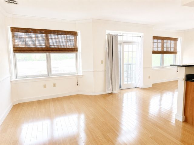 10 Vernon 305, Brookline, MA 02446