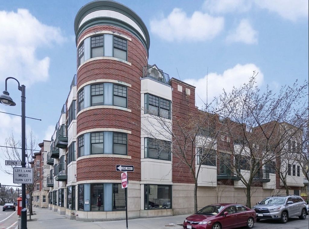 10 Vernon 305, Brookline, MA 02446