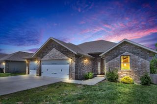 205 West Canterbury Lane, Willard, MO 65781