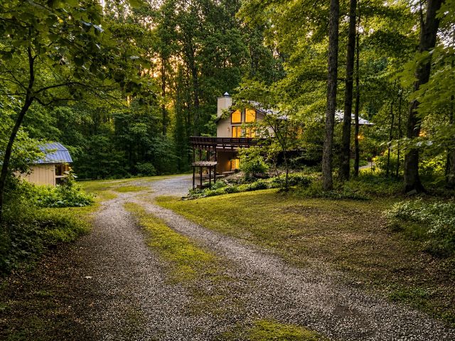 1073 Crane Ct, Kingston Springs, TN 37082