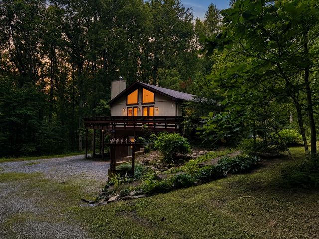1073 Crane Ct, Kingston Springs, TN 37082