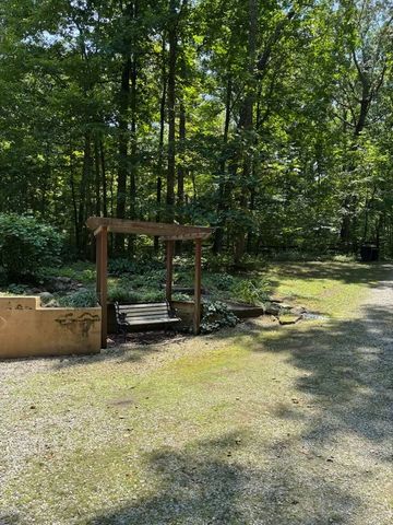 1073 Crane Ct, Kingston Springs, TN 37082