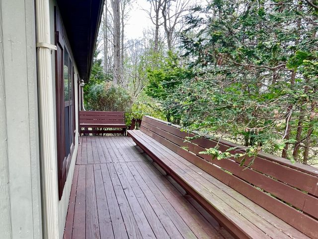 1073 Crane Ct, Kingston Springs, TN 37082