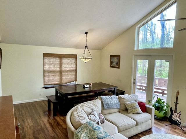 1073 Crane Ct, Kingston Springs, TN 37082