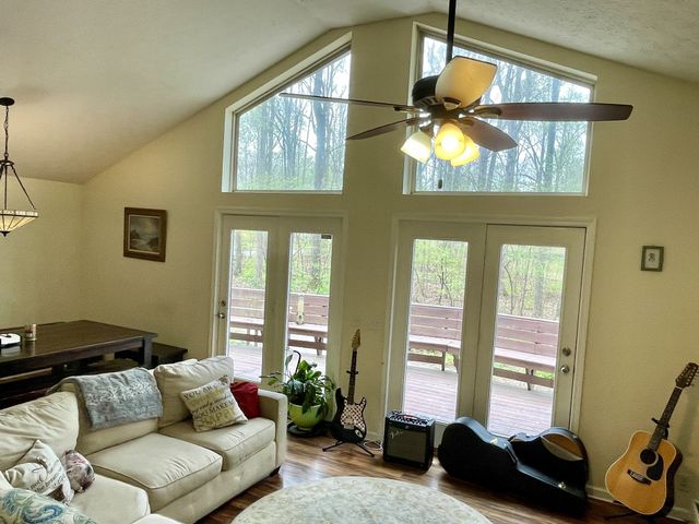 1073 Crane Ct, Kingston Springs, TN 37082