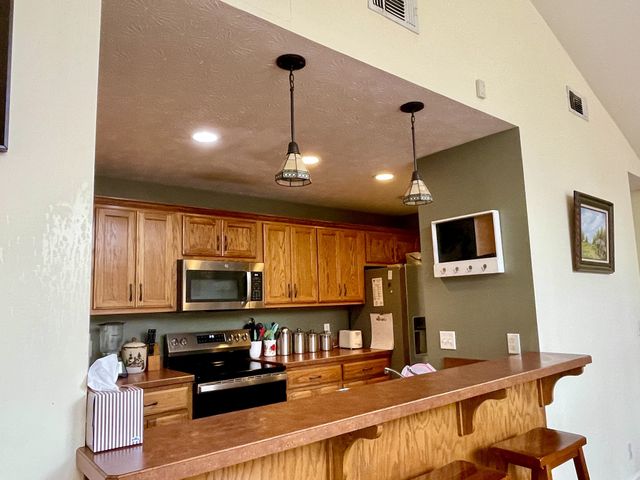 1073 Crane Ct, Kingston Springs, TN 37082
