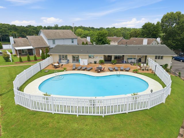 204 Village Cir, W, Dickson, TN 37055
