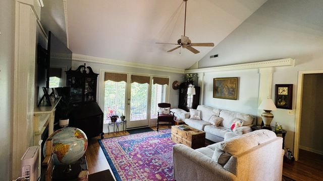 204 Village Cir, W, Dickson, TN 37055